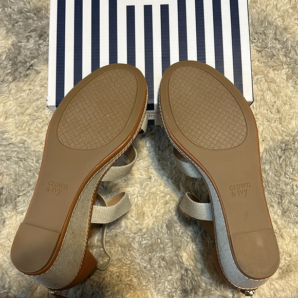 Brand new heeled wedge - Picture 3 of 3